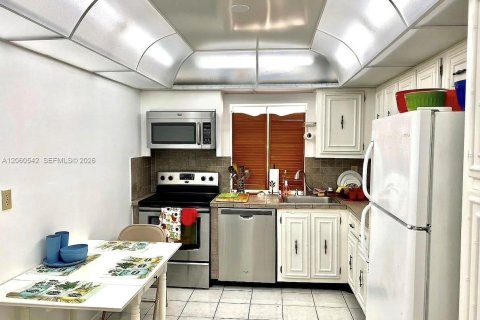 Copropriété à louer à Hallandale Beach, Floride: 2 chambres, 99.87 m2 № 2264792 - photo 6