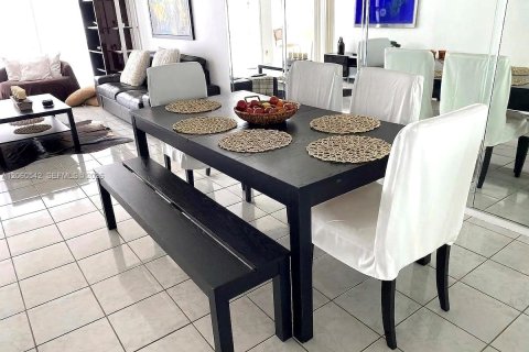 Copropriété à louer à Hallandale Beach, Floride: 2 chambres, 99.87 m2 № 2264792 - photo 8