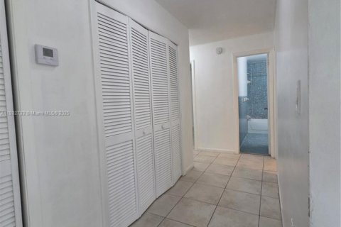 Снять в аренду виллу или дом в Майами, Флорида 3 спальни, 277.13м2, № 1954709 - фото 26