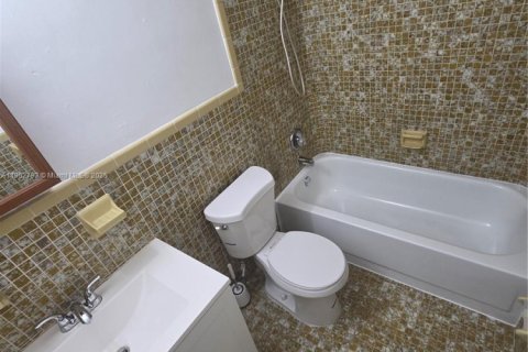 Снять в аренду виллу или дом в Майами, Флорида 3 спальни, 277.13м2, № 1954709 - фото 17