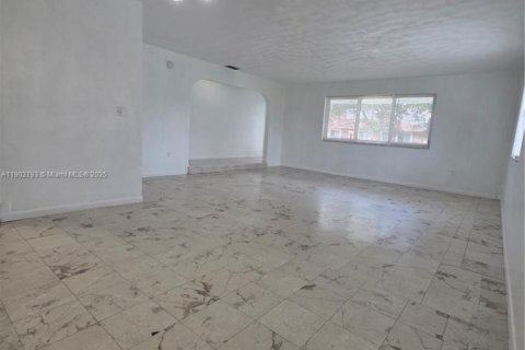 Снять в аренду виллу или дом в Майами, Флорида 3 спальни, 277.13м2, № 1954709 - фото 8