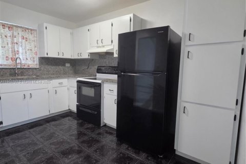 Снять в аренду виллу или дом в Майами, Флорида 3 спальни, 277.13м2, № 1954709 - фото 11