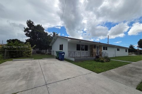 Снять в аренду виллу или дом в Майами, Флорида 3 спальни, 277.13м2, № 1954709 - фото 2