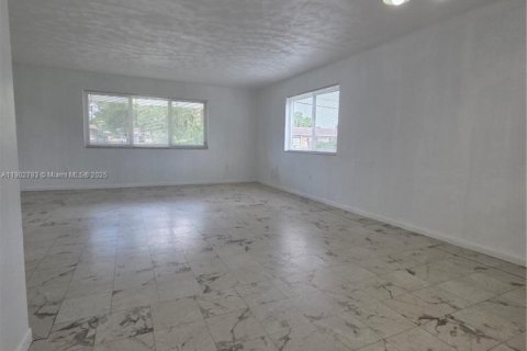 Снять в аренду виллу или дом в Майами, Флорида 3 спальни, 277.13м2, № 1954709 - фото 7