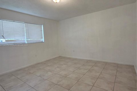 Снять в аренду виллу или дом в Майами, Флорида 3 спальни, 277.13м2, № 1954709 - фото 15