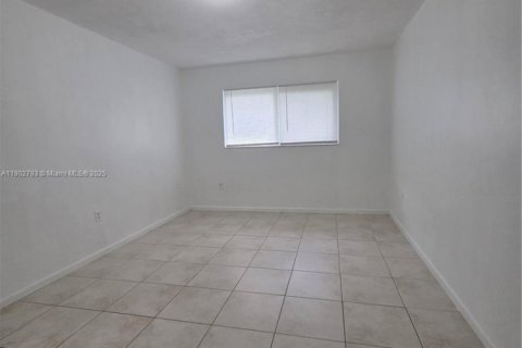 Снять в аренду виллу или дом в Майами, Флорида 3 спальни, 277.13м2, № 1954709 - фото 25