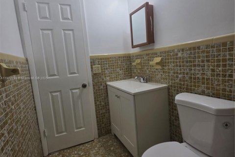 Снять в аренду виллу или дом в Майами, Флорида 3 спальни, 277.13м2, № 1954709 - фото 16