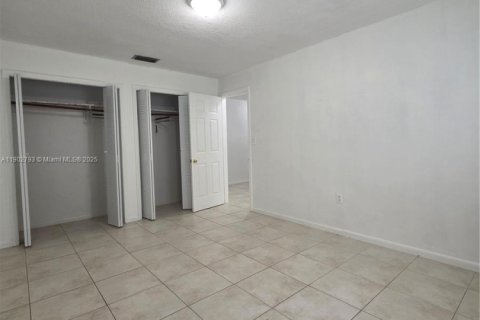 Снять в аренду виллу или дом в Майами, Флорида 3 спальни, 277.13м2, № 1954709 - фото 24