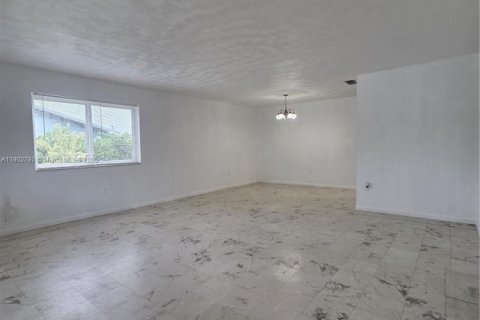 Снять в аренду виллу или дом в Майами, Флорида 3 спальни, 277.13м2, № 1954709 - фото 10