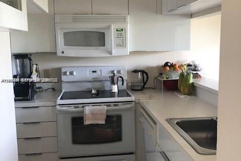 Купить кондоминиум в Корал-Спрингс, Флорида 2 спальни, 99.78м2, № 2009392 - фото 2