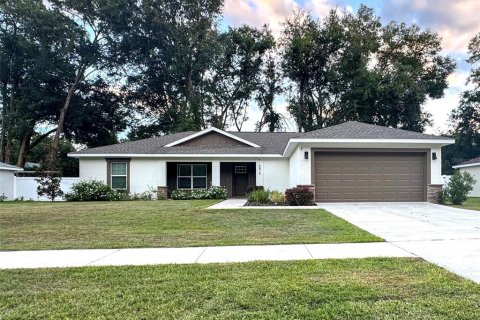 House in Ocala, Florida 3 bedrooms, 150.87 sq.m. № 1902804 - photo 1