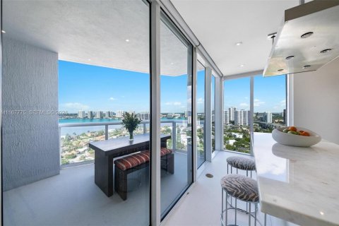 Condo in Sunny Isles Beach, Florida, 3 bedrooms № 2191371 - photo 11