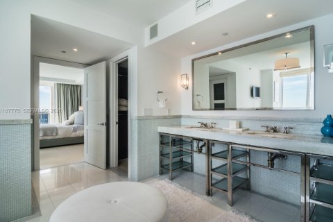 Condo in Sunny Isles Beach, Florida, 3 bedrooms № 2191371 - photo 24