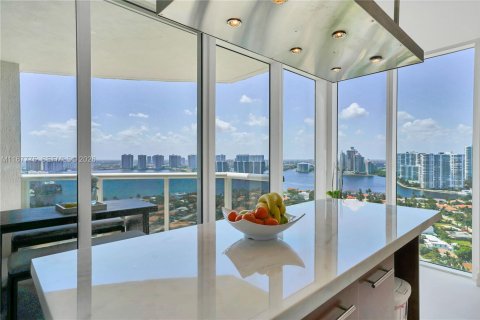 Condo in Sunny Isles Beach, Florida, 3 bedrooms № 2191371 - photo 16