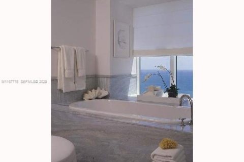 Condo in Sunny Isles Beach, Florida, 3 bedrooms № 2191371 - photo 25