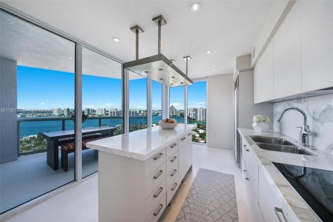 Condo in Sunny Isles Beach, Florida, 3 bedrooms № 2191371 - photo 13