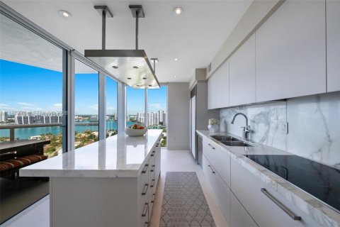 Condo in Sunny Isles Beach, Florida, 3 bedrooms № 2191371 - photo 12