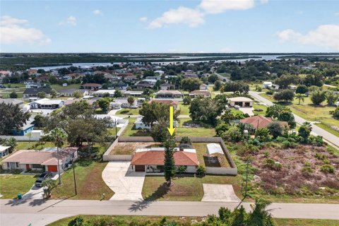 Villa ou maison à vendre à Punta Gorda, Floride: 2 chambres, 139.63 m2 № 2433784 - photo 2
