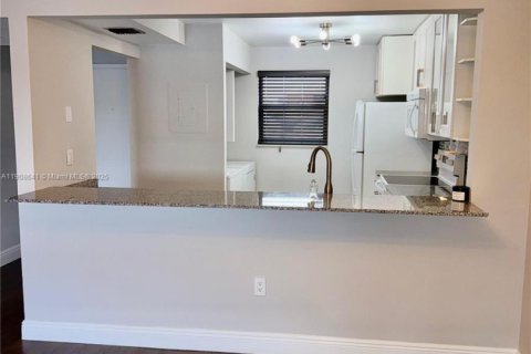 Copropriété à louer à Miami, Floride: 2 chambres, 100.33 m2 № 1964607 - photo 14