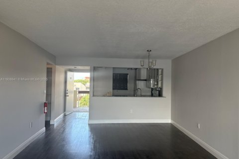 Copropriété à louer à Miami, Floride: 2 chambres, 100.33 m2 № 1964607 - photo 2