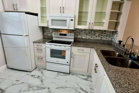 Copropriété à louer à Miami, Floride: 2 chambres, 100.33 m2 № 1964607 - photo 12