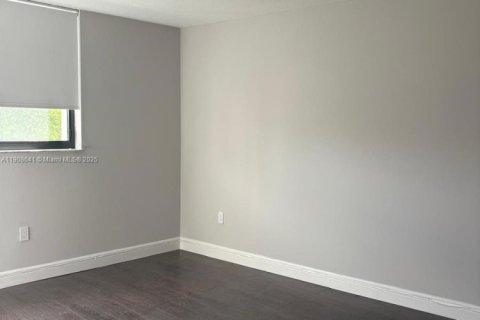 Copropriété à louer à Miami, Floride: 2 chambres, 100.33 m2 № 1964607 - photo 9