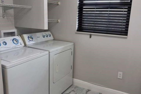 Copropriété à louer à Miami, Floride: 2 chambres, 100.33 m2 № 1964607 - photo 11