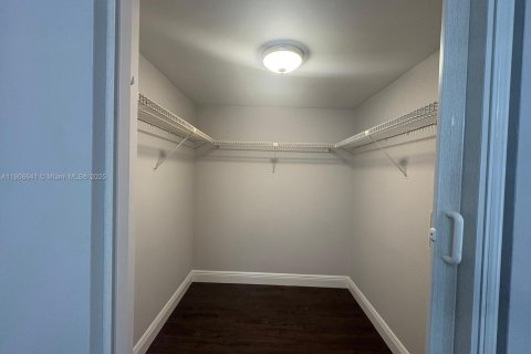 Copropriété à louer à Miami, Floride: 2 chambres, 100.33 m2 № 1964607 - photo 5