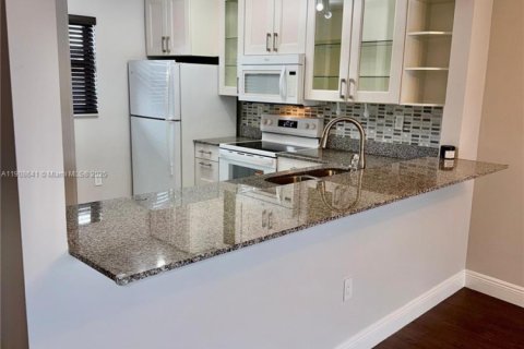 Copropriété à louer à Miami, Floride: 2 chambres, 100.33 m2 № 1964607 - photo 13