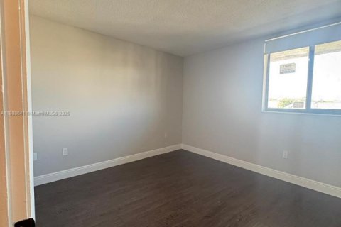 Copropriété à louer à Miami, Floride: 2 chambres, 100.33 m2 № 1964607 - photo 8