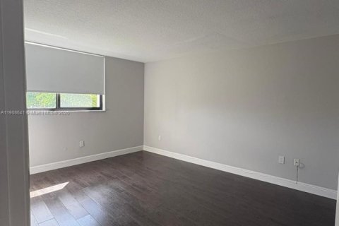 Copropriété à louer à Miami, Floride: 2 chambres, 100.33 m2 № 1964607 - photo 3