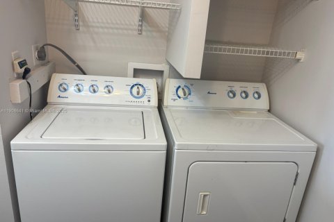 Copropriété à louer à Miami, Floride: 2 chambres, 100.33 m2 № 1964607 - photo 7