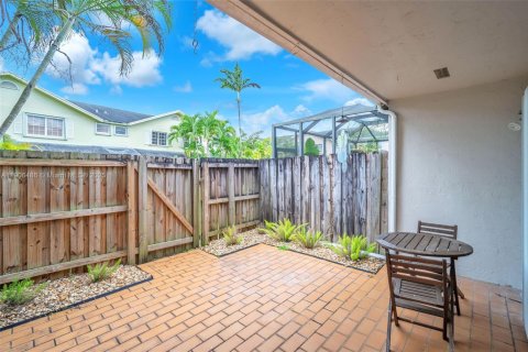 Townhouse in Miami, Florida 3 bedrooms, 128.39 sq.m. № 1957183 - photo 13