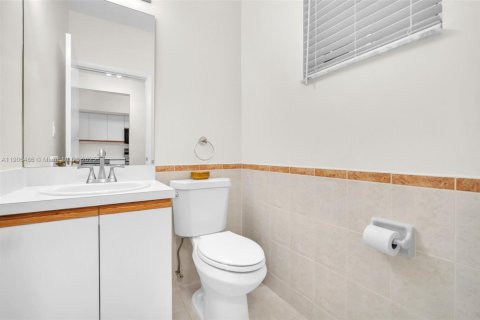 Townhouse in Miami, Florida 3 bedrooms, 128.39 sq.m. № 1957183 - photo 18