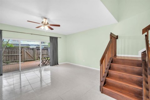 Townhouse in Miami, Florida 3 bedrooms, 128.39 sq.m. № 1957183 - photo 16
