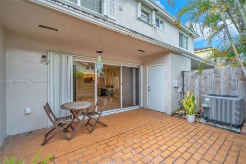 Townhouse in Miami, Florida 3 bedrooms, 128.39 sq.m. № 1957183 - photo 15