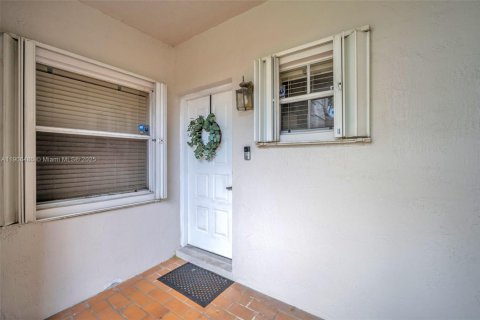 Townhouse in Miami, Florida 3 bedrooms, 128.39 sq.m. № 1957183 - photo 4