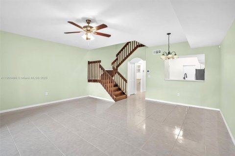 Townhouse in Miami, Florida 3 bedrooms, 128.39 sq.m. № 1957183 - photo 17