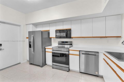 Townhouse in Miami, Florida 3 bedrooms, 128.39 sq.m. № 1957183 - photo 8