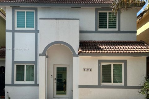 Дом в Майами, Флорида 4 спальни, 170.94м2 № 2036057