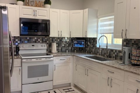 Купить виллу или дом в Майами, Флорида 4 спальни, 170.94м2, № 2036057 - фото 3