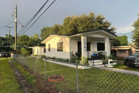 Propiedad comercial en venta en Miami, Florida, 118.54 m2 № 2153990 - foto 3