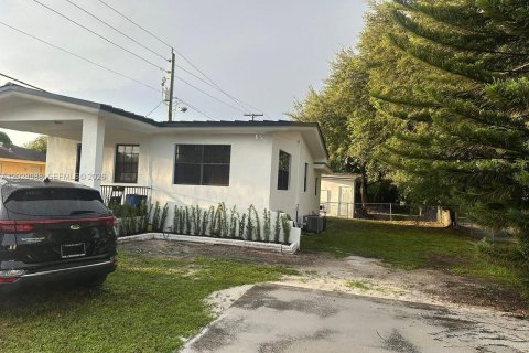 Propiedad comercial en venta en Miami, Florida, 118.54 m2 № 2153990 - foto 4