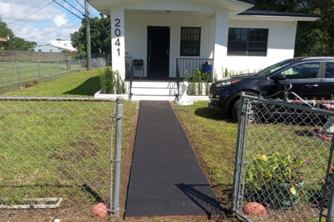 Propiedad comercial en venta en Miami, Florida, 118.54 m2 № 2153990 - foto 1