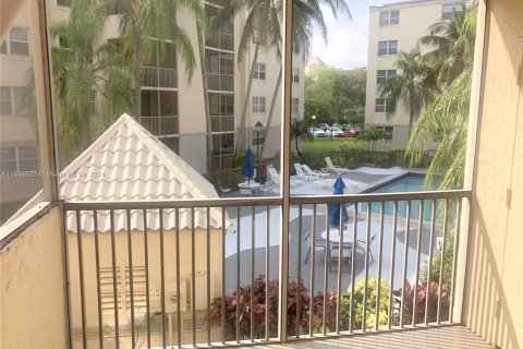 Copropriété à vendre à Doral, Floride: 1 chambre, 75.25 m2 № 1979832 - photo 16