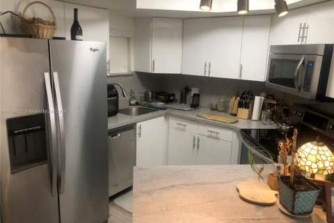 Copropriété à vendre à Doral, Floride: 1 chambre, 75.25 m2 № 1979832 - photo 12