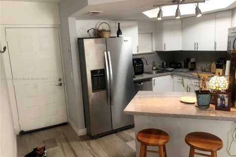 Copropriété à vendre à Doral, Floride: 1 chambre, 75.25 m2 № 1979832 - photo 11