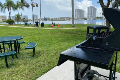 Apartamento en alquiler en Aventura, Florida, 3 dormitorios, 124.4 m2 № 1988797 - foto 3