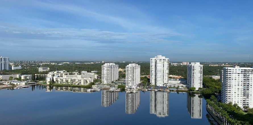 Apartamento en Aventura, Florida 3 dormitorios, 124.4 m2 № 1988797