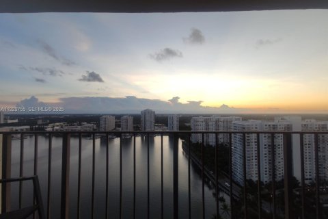 Apartamento en alquiler en Aventura, Florida, 3 dormitorios, 124.4 m2 № 1988797 - foto 24